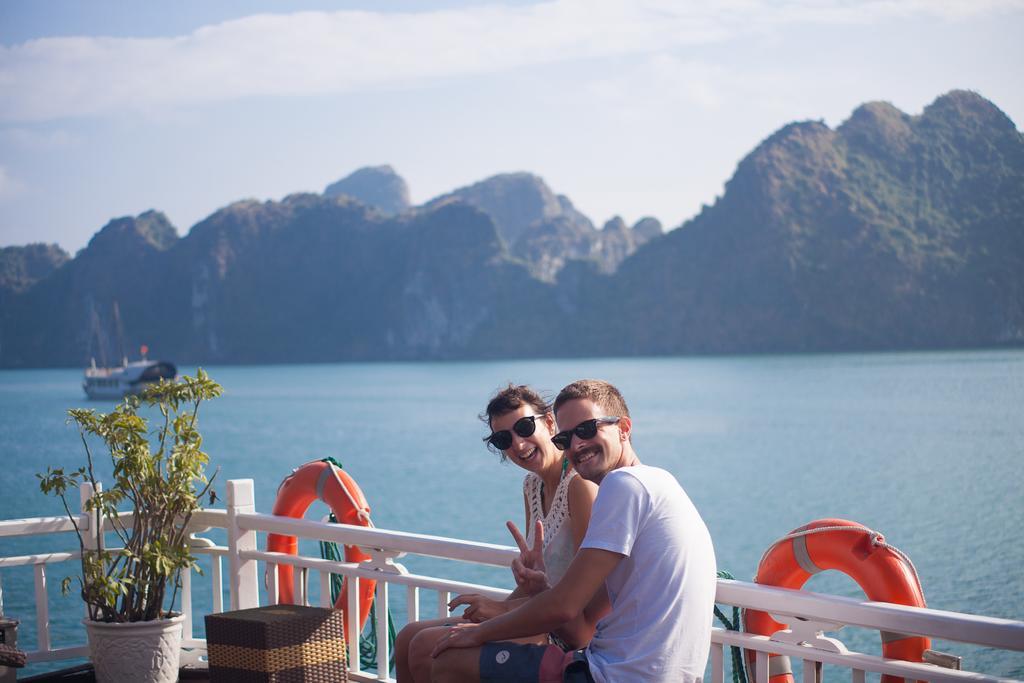 Hotel Golden Star Cruise à Nan Giang Extérieur photo