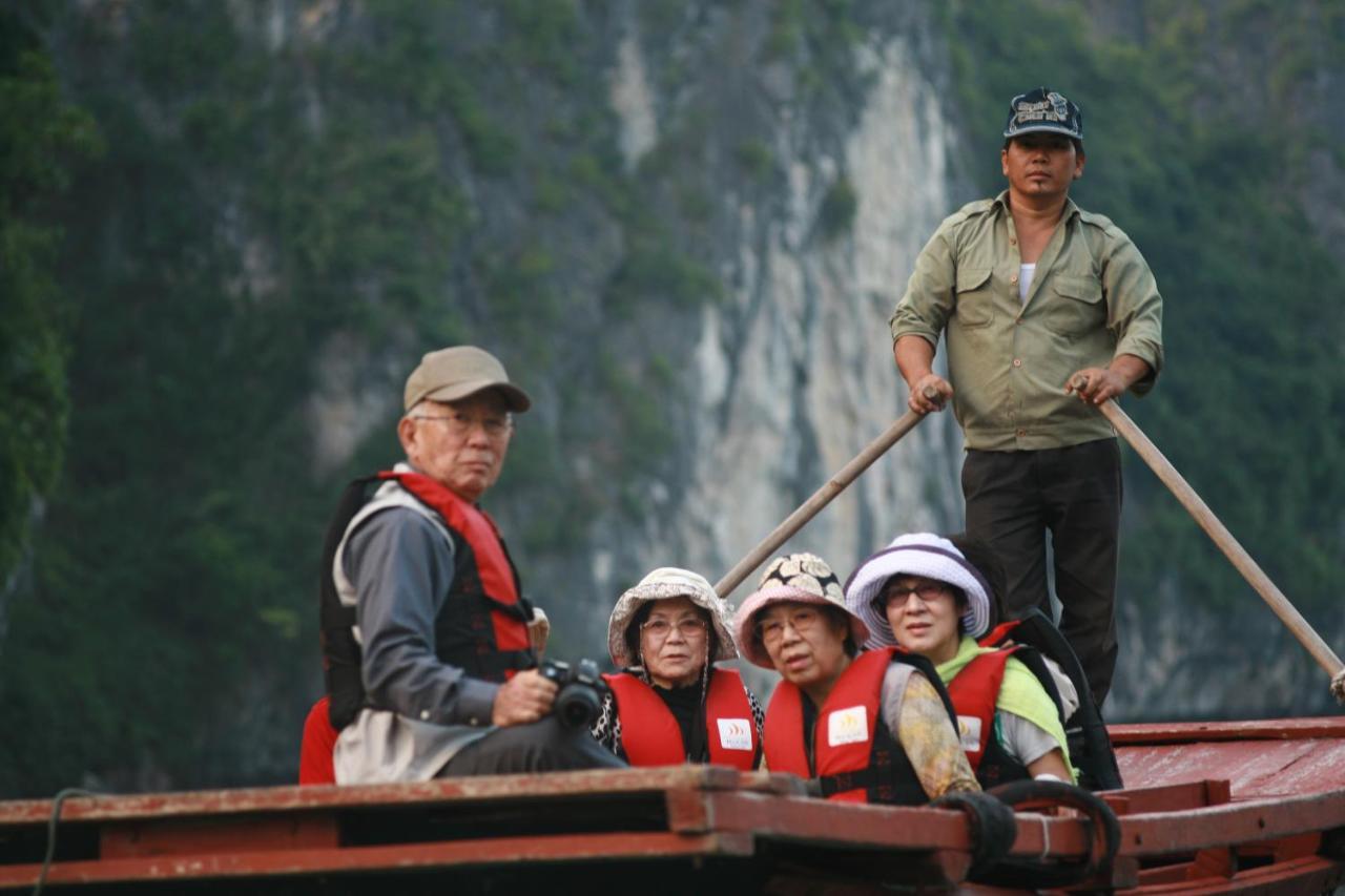 Hotel Golden Star Cruise à Nan Giang Extérieur photo